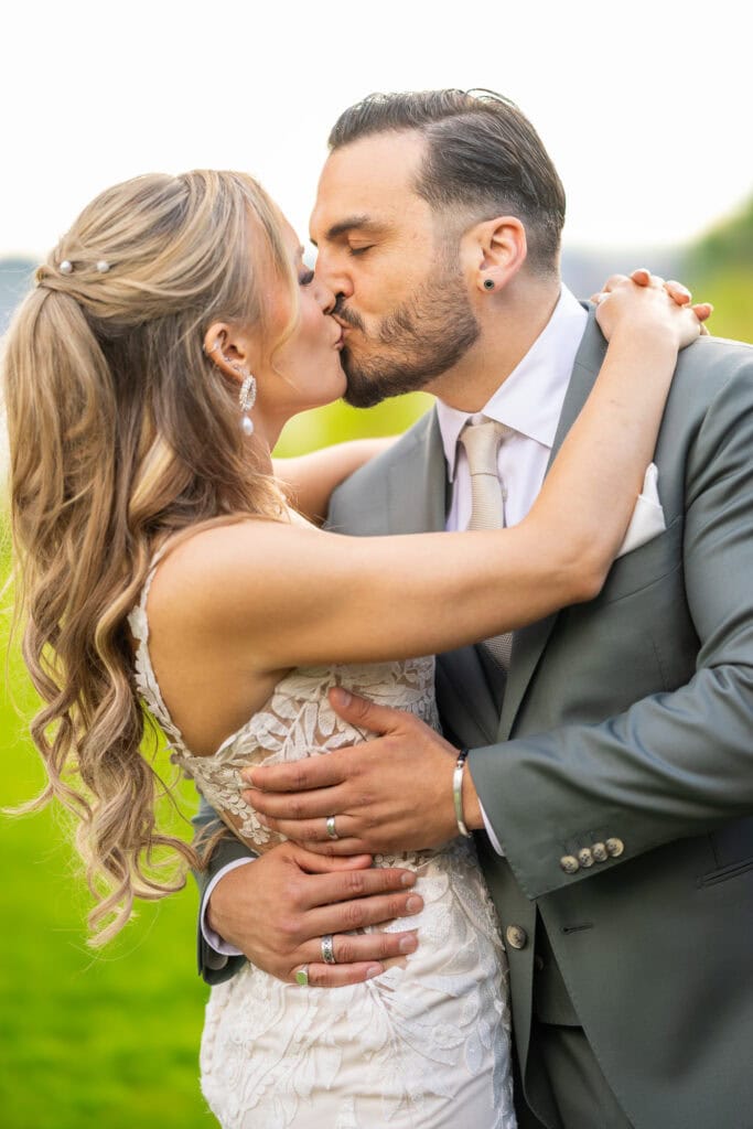 Wedding at Moschti Stäfa, Zürich. Couple session with bride and groom