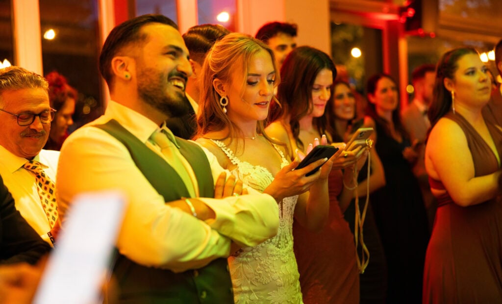 Wedding at Moschti Stäfa, Zürich. Games with bride and groom