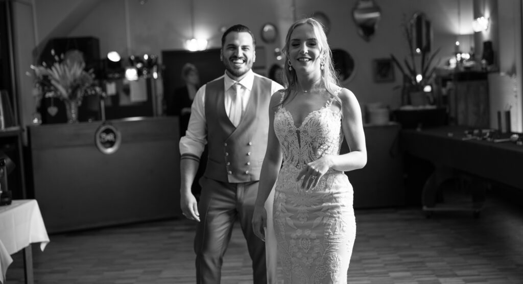 Wedding at Moschti Stäfa, Zürich. Games with bride and groom