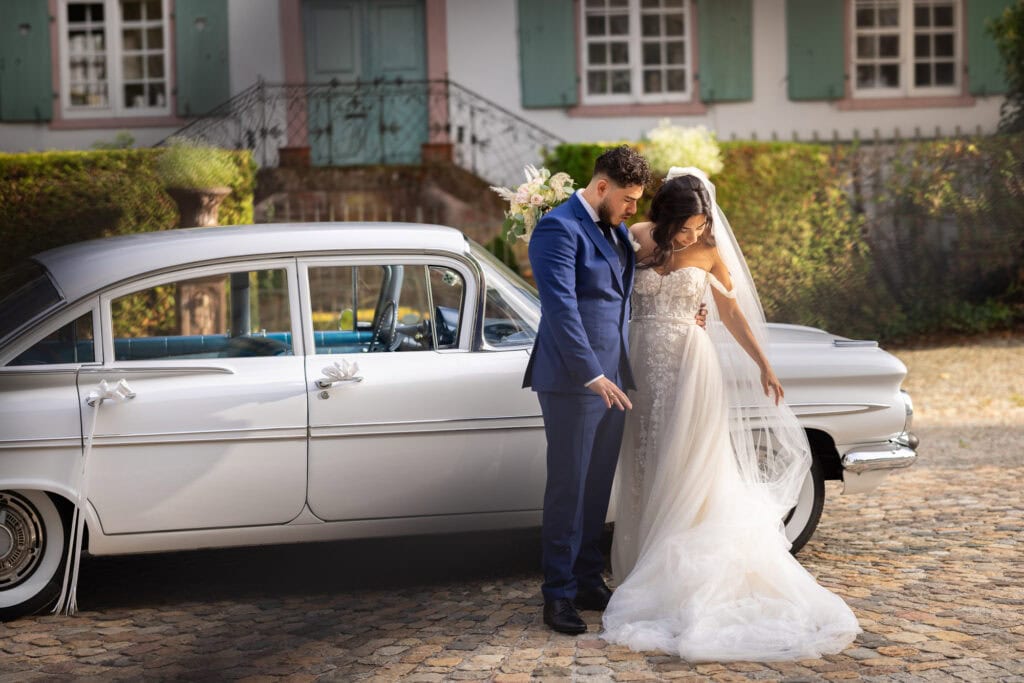 Villa Wenkenhof, Basel. Oldtimer with bride and groom