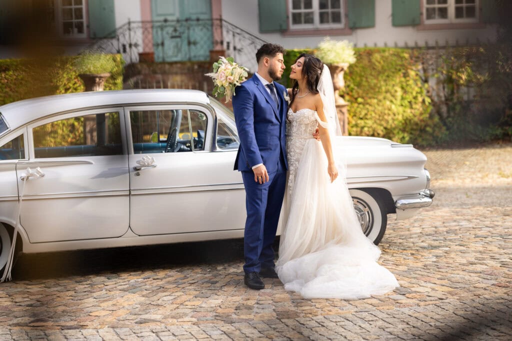 Villa Wenkenhof, Basel. Oldtimer with bride and groom