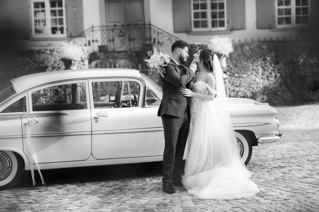 Villa Wenkenhof, Basel. Oldtimer with bride and groom