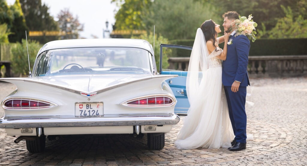 Villa Wenkenhof, Basel. Oldtimer with bride and groom
