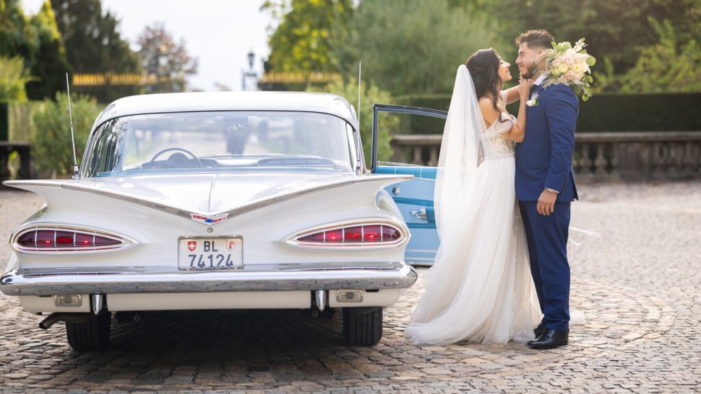 Villa Wenkenhof, Basel. Oldtimer with bride and groom