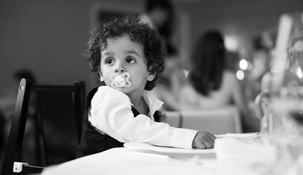 Children sitting at the dinner table during the wedding reception at Schloss Hünigen in Bern