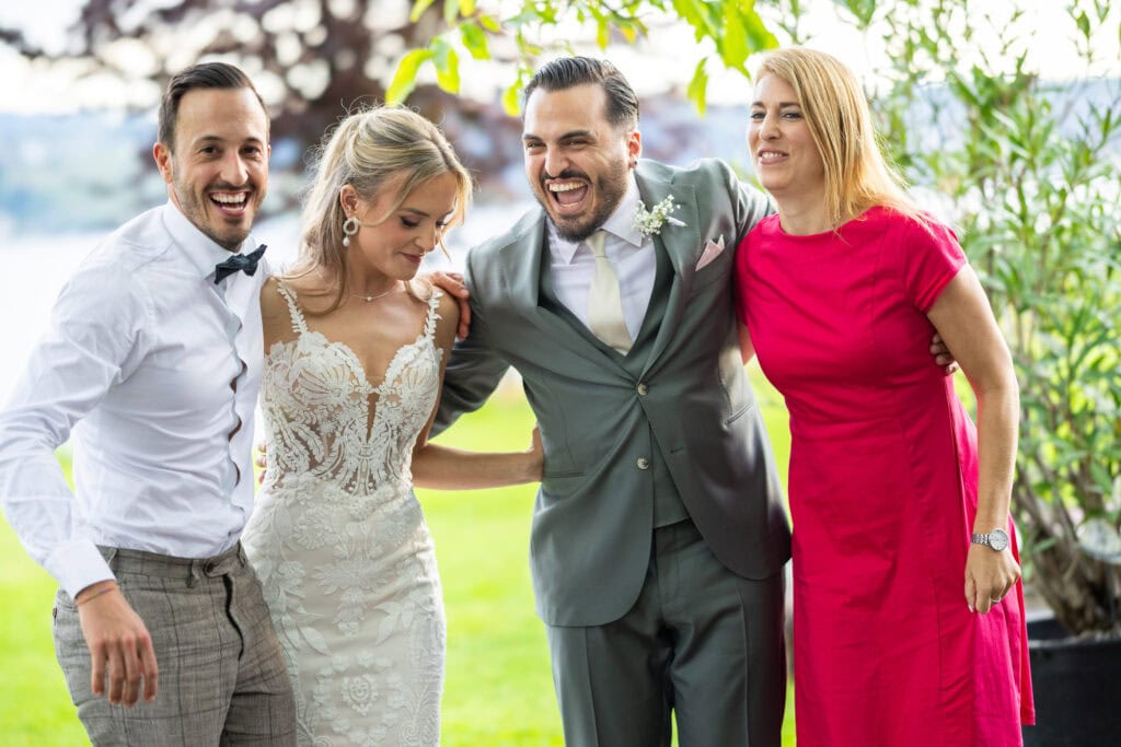 Wedding at Moschti Stäfa, Zürich. Group photo with family and friends