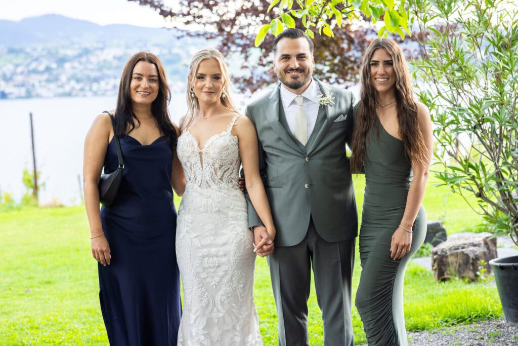 Wedding at Moschti Stäfa, Zürich. Group photo with family and friends